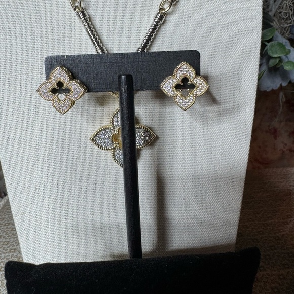 Elegant Gold and Silver Jewelry Set - Picture 5 of 5